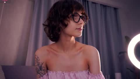 Thea online show from November 11, 7:49 pm