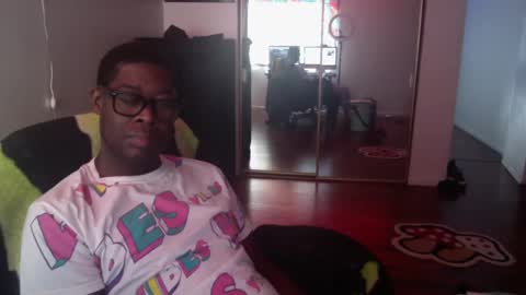 Snapshot of officialmoneyxxx chatting on December 11, 3:58 pm Money online show from December 11, 3:58 pm