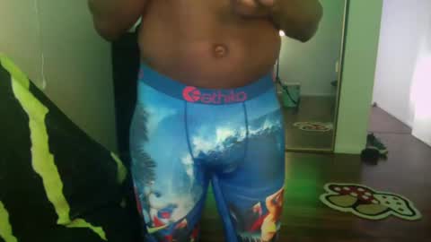 Snapshot of officialmoneyxxx chatting on December 10, 5:22 pm Money online show from December 10, 5:22 pm