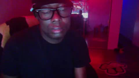 Snapshot of officialmoneyxxx chatting on December 7, 2:30 pm Money online show from December 7, 2:30 pm