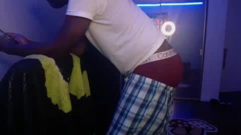 Snapshot of officialmoneyxxx chatting on December 22, 3:33 pm Money online show from December 22, 3:33 pm