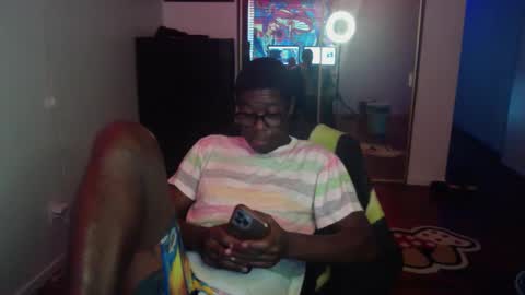 Snapshot of officialmoneyxxx chatting on December 13, 2:49 pm Money online show from December 13, 2:49 pm