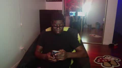 Snapshot of officialmoneyxxx chatting on December 7, 4:04 am Money online show from December 7, 4:04 am