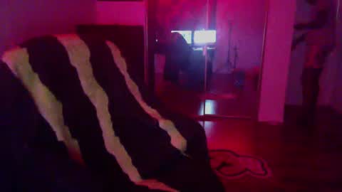 Snapshot of officialmoneyxxx chatting on January 22, 5:59 pm Money online show from January 22, 5:59 pm