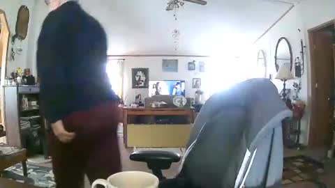 Maximus No Mo online show from November 30, 6:15 pm