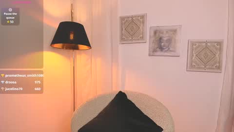 Snapshot of oh__holly chatting on February 8, 12:06 am  Holly  online show from February 8, 12:06 am