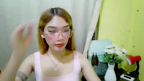 ohmyalessandraxcx online show from December 14, 4:35 pm