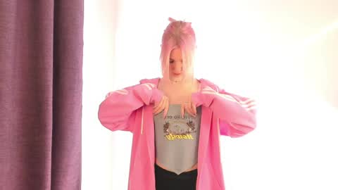 Emi and Ohpi online show from April 13, 12:31 pm