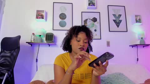 Snapshot of ohrianagibson chatting on December 3, 12:30 am  g  online show from December 3, 12:30 am