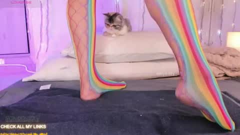 ohyesly_ online show from June 24, 10:00 am