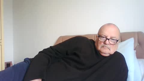 Snapshot of old_fkrr_ chatting on September 27, 9:18 am old_fkrr_ online show from September 27, 9:18 am