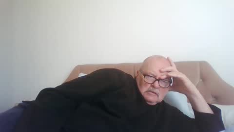 Snapshot of old_fkrr_ chatting on October 22, 10:40 am old_fkrr_ online show from October 22, 10:40 am