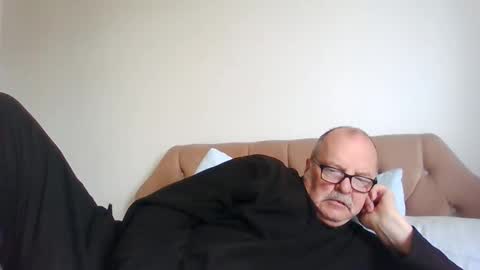 Snapshot of old_fkrr_ chatting on October 10, 10:54 am old_fkrr_ online show from October 10, 10:54 am