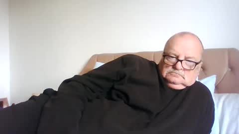 Snapshot of old_fkrr_ chatting on October 4, 11:08 am old_fkrr_ online show from October 4, 11:08 am