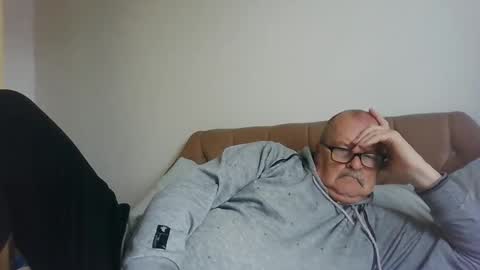 Snapshot of old_fkrr_ chatting on October 2, 10:14 am old_fkrr_ online show from October 2, 10:14 am