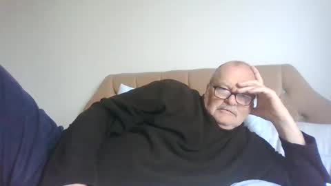 Snapshot of old_fkrr_ chatting on October 16, 10:48 am old_fkrr_ online show from October 16, 10:48 am