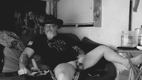 oldskoolll online show from January 11, 4:51 am