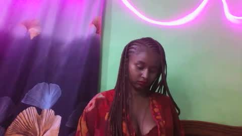 olinah610 online show from December 16, 5:30 pm