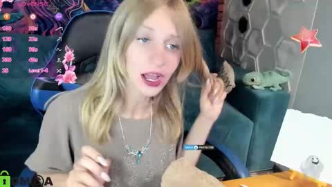 Snapshot of olisa_fox chatting on September 10, 7:15 pm Olisa fox online show from September 10, 7:15 pm