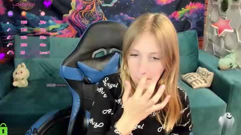 Snapshot of olisa_fox chatting on October 17, 8:24 pm Olisa fox online show from October 17, 8:24 pm