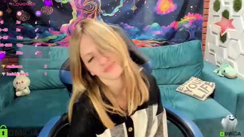 Snapshot of olisa_fox chatting on October 2, 9:13 pm Olisa fox online show from October 2, 9:13 pm