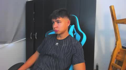 Oliver bray online show from November 25, 4:17 pm