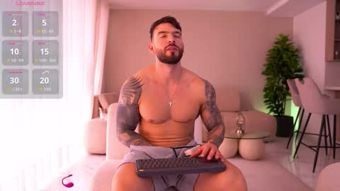oliver_colt__ online show from February 1, 5:32 pm