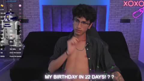 Snapshot of oliver_fast_ chatting on January 25, 7:17 am Oliver fast online show from January 25, 7:17 am