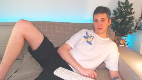 Oliver online show from December 28, 3:48 pm