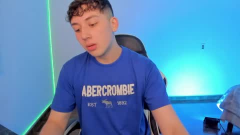 oliveeer online show from May 29, 1:25 am