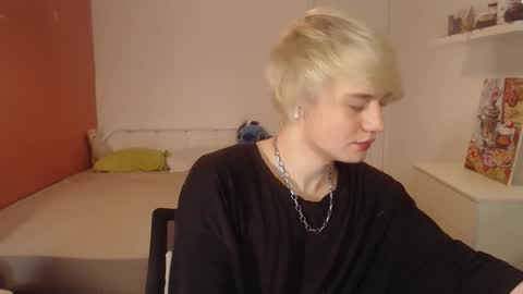 Snapshot of oliver_sweet_ chatting on October 23, 1:51 am Oliver online show from October 23, 1:51 am