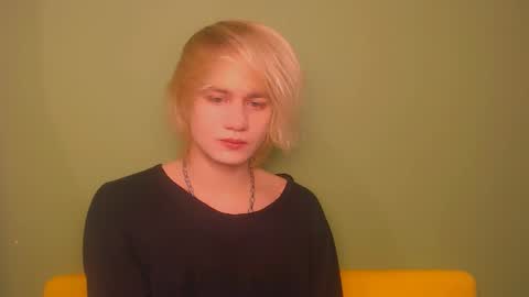 Snapshot of oliver_sweet_ chatting on January 27, 8:28 pm Oliver online show from January 27, 8:28 pm