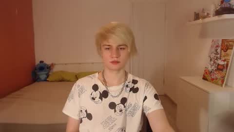 Snapshot of oliver_sweet_ chatting on September 29, 1:37 am Oliver online show from September 29, 1:37 am