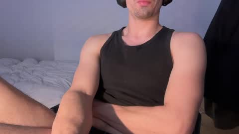 oliverbisbis1 online show from April 15, 9:59 pm