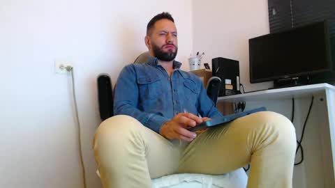 oliver online show from April 14, 3:48 pm