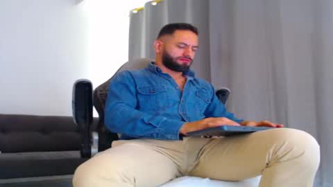 oliver online show from December 2, 2:04 pm