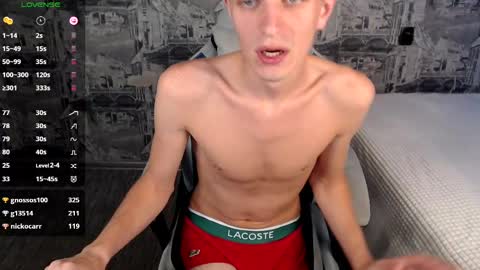 Snapshot of oliverfresh chatting on March 10, 10:18 am Oliver online show from March 10, 10:18 am