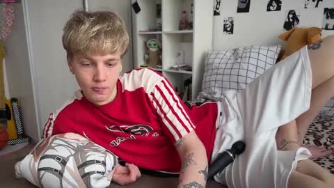 oliver online show from April 6, 11:55 am