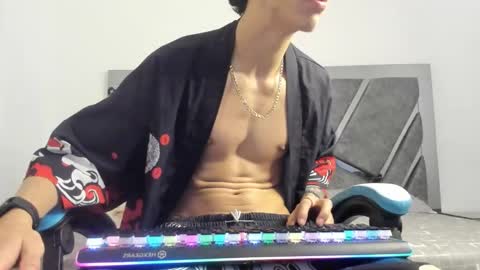 oliverthompson_01 online show from December 6, 5:25 am