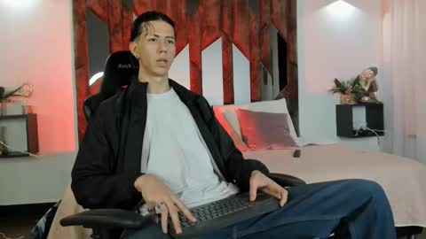 oliverthompson_01 online show from September 10, 3:07 am