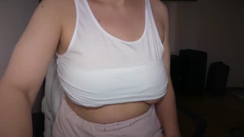 olivia9851 online show from July 1, 7:44 pm