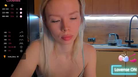 Olivia 3 online show from March 27, 10:33 pm