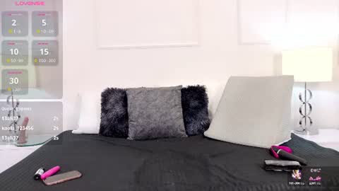 olivia_flamme online show from July 8, 11:46 am