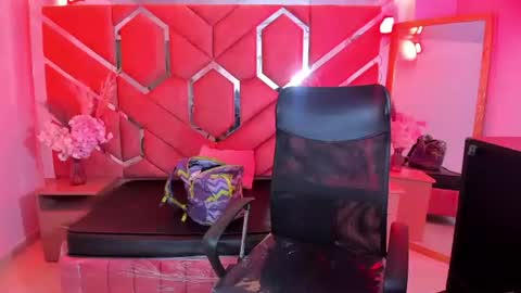  OLIVIA  online show from June 18, 3:45 am