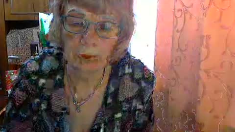 Olivia Mia online show from April 8, 7:44 am