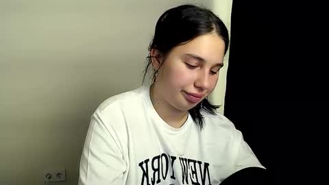 Snapshot of olivia_red_ chatting on October 16, 4:45 am Olivia online show from October 16, 4:45 am