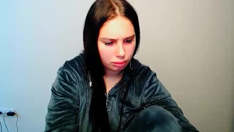 Snapshot of olivia_red_ chatting on October 4, 5:05 am Olivia online show from October 4, 5:05 am