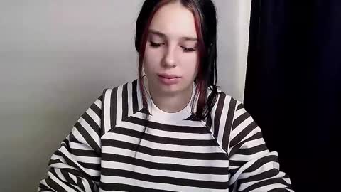 Snapshot of olivia_red_ chatting on October 28, 5:08 am Olivia online show from October 28, 5:08 am