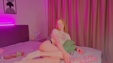 oliviaapink online show from June 14, 10:01 pm