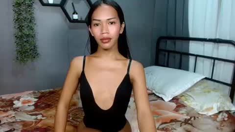 OLIVIA THE BEST OF BOTH WORLDS AND NEVER LET ANYONE LEAVE UNSATISFIED online show from June 9, 7:02 pm